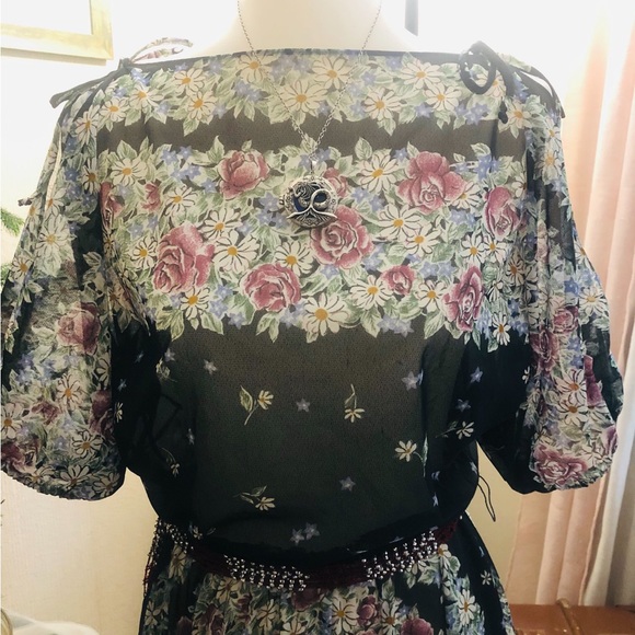 Vintage 1970’s bohemian dress- cold shoulder / dark floral- midi length - Picture 6 of 6